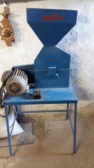 Kladivkový šrotovník na obilie