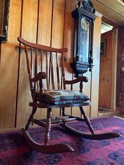 Starožitné hojdacie kreslo – masívne drevo (450 €) - 1