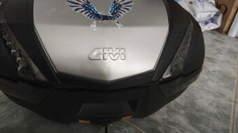 Givi Monokey V47 - 47 litrov s brzdovym svetlom