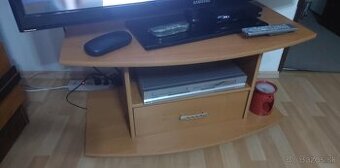 Skrinka pod televízor