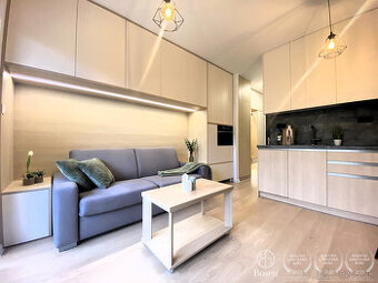 BOSEN| Garsónka s terasou a predzáhradkou