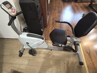 Recumbent poslilovaci stroj, rotoped