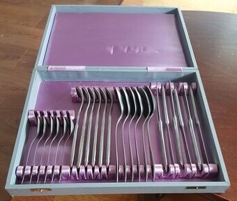 Nerezový príbor v kazete