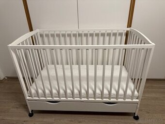 DETSKÁ BIELA POSTIEĽKA SO ZÁSUVKOU + MATRAC SEGUM