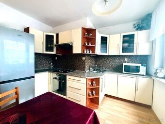 Atraktívny zrekonštruovaný 3-izbový byt s loggiou na Polárne