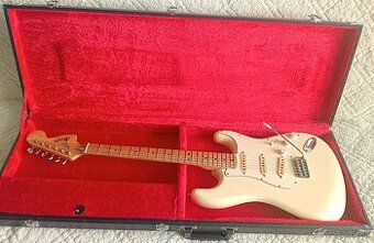 52 až 55 ročná vintage Maya Stratocaster (70. roky) - Japan