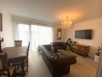 Prenájom 2 izbového bytu s parkovaním na ulici Rudolfa Mocka