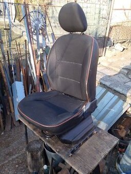 Predam vodicovu sedacku Peguot Partner