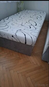 Posteĺ s úložným priestorom