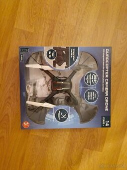 Quadrocopter dron s kamerou