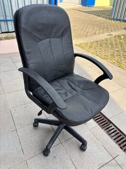 Stolička otočná na kolieskach cena 20e