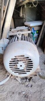 Predám elektromotor 3 kw 1430 ot/min na vozíku