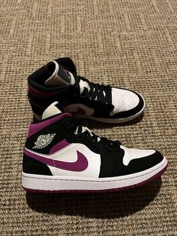 Nike Air Jordan 1 Mid Magenta
