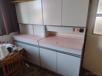 Kuchynská linka retro.