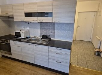 Na prenajom 2 izbovy byt v Starom Meste