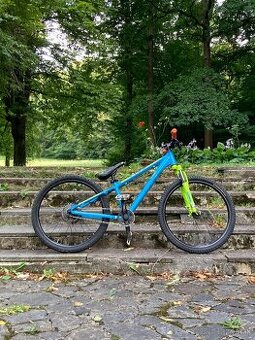 Detsky dirt jumper cube acide