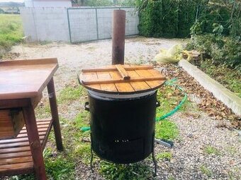 Zabíjačkový kotol+stol.