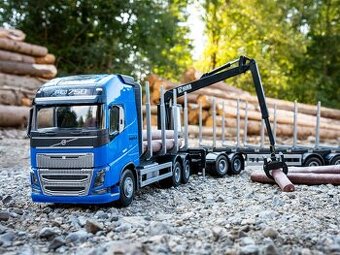 Hračka kamion na drevo VOLVO