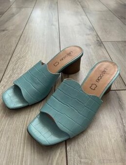 Šľapky na opätku / sandále 37