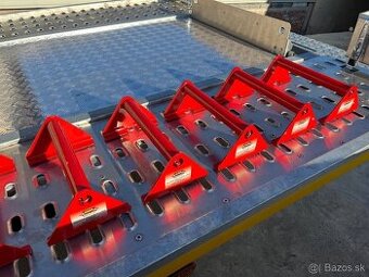 Kliny , zarážky pod kolesa na oďtahovku / autoprepravník