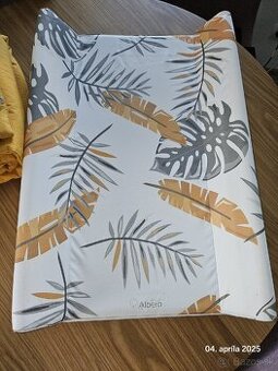 Sada hniezdo, pult na prebaľovanie a perinka s oblieckami