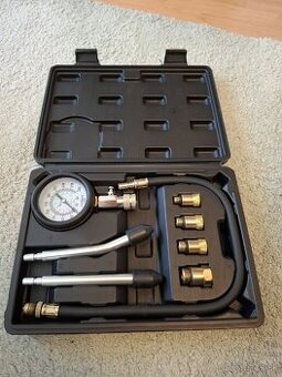 Tlakový tester kompresie pre benzinove motory