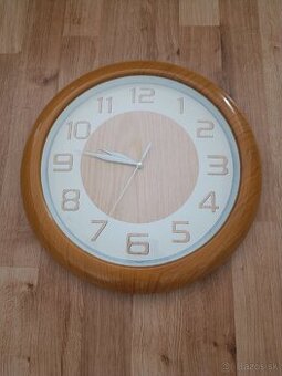 Nástenné hodiny