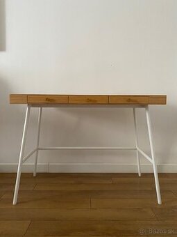 Pracovný stôl