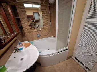 Rohová vaňa + koberec