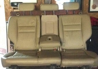 Predam zadnu kozenu sedacku W T3