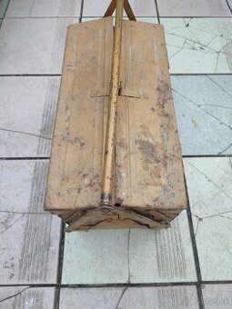 Predám retro kovovú montážnu skrinku.