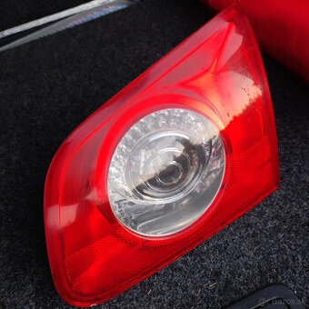 Zadnné svetlo piate dvere