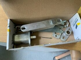 Kovanie pre otocne dvere Pivotica