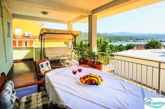 ☀ Rogoznica – samostatne stojaci dom s 3 apartmánmi ☀