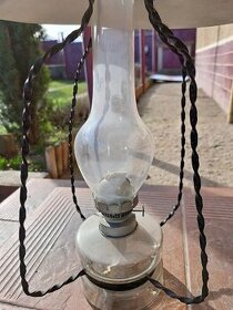 Závesná starožitná petrolejová lampa