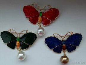 Brošňa č.53 - motýĺ s perličkou