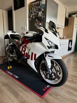 Honda CBR 1000RR fireblade