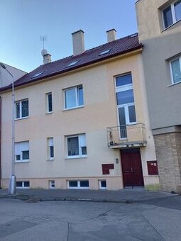 Výhodná cena RD v centre Piešťan na bývanie aj podnikanie.