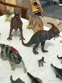 Figúrky dinosaurov