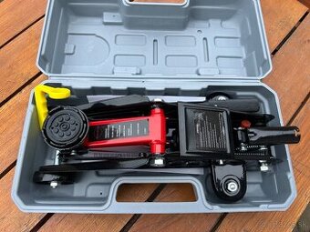 Hydraulický zdvihak na auto 2T
