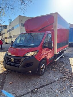 FIAT DUCATO r.v. 2022 - skriňová dodávka s hydraulickým zvíh