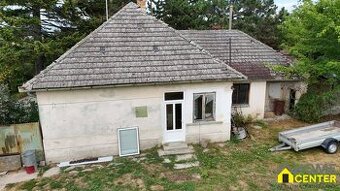 Znížená cena Priestranný pozemok so starším rodinným domo