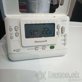 Programovateľný regulátor termostat Honeywell - 1