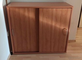 komoda s posuvnými dverami