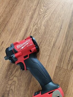 Predam razovy utahovak Milwaukee M18 FIW2F12-0X