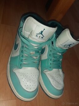 Jordan 1 Mid Chenille Bleached Turquoise