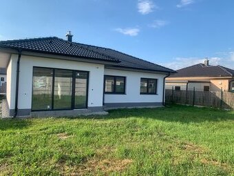 -SAMOSTATNÝ 4 i BUNGALOV 580m2pozemok - SLOVENSKÝ GROB- ZÁTI