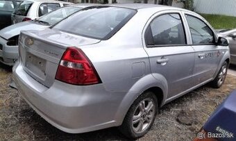Chevrolet Aveo 1.4 2009 predám NÁRAZNÍK, KAPOTA, DVERE, SVET
