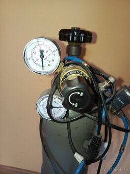 CO₂ fľaša s redukčným ventilom
