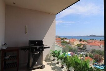 Vodice - zariadený apartmán s panoramatickým výhľadom na mor